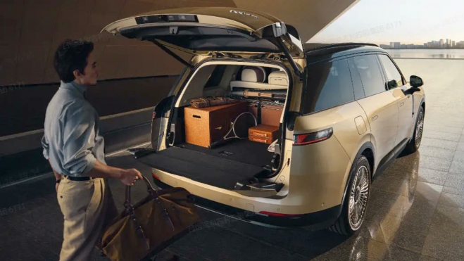 lynk&co 900 maletero