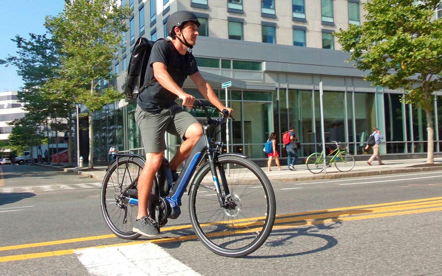  La Montague M-E1 es una bicicleta eléctrica plegable de tamaño completo y de alto rendimiento. 