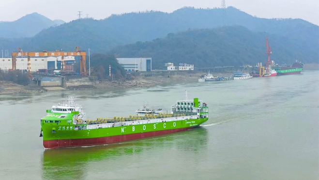 barco electrico portacontenedores chino 2