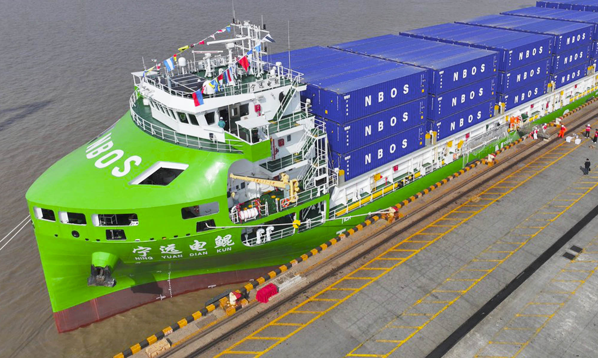 barco electrico portacontenedores chino 1
