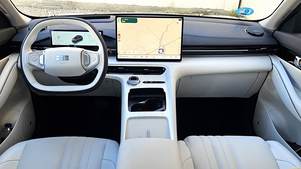 Desde 27.500 €, 475 km y un maletero gigante probamos el nuevo SUV eléctrico de Geely (19)