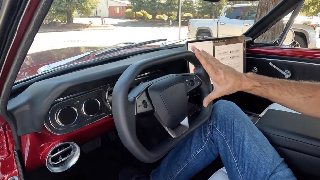 ford mustand 1966 convertido coche electrico motor tesla tecnologia full self driving 1
