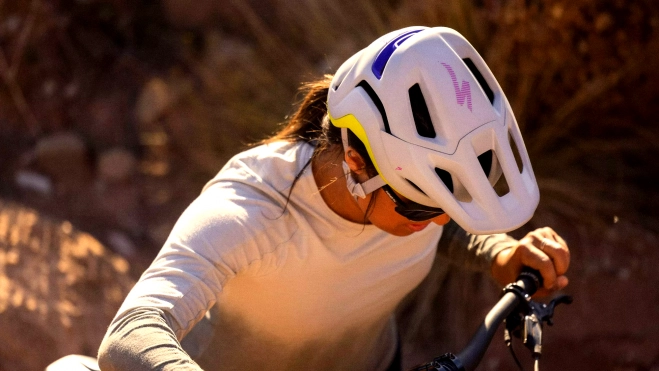 AMBUSH 2 HELMET WHITE 03 (1) AMBUSH 2 HELMET WHITE 03 (1)