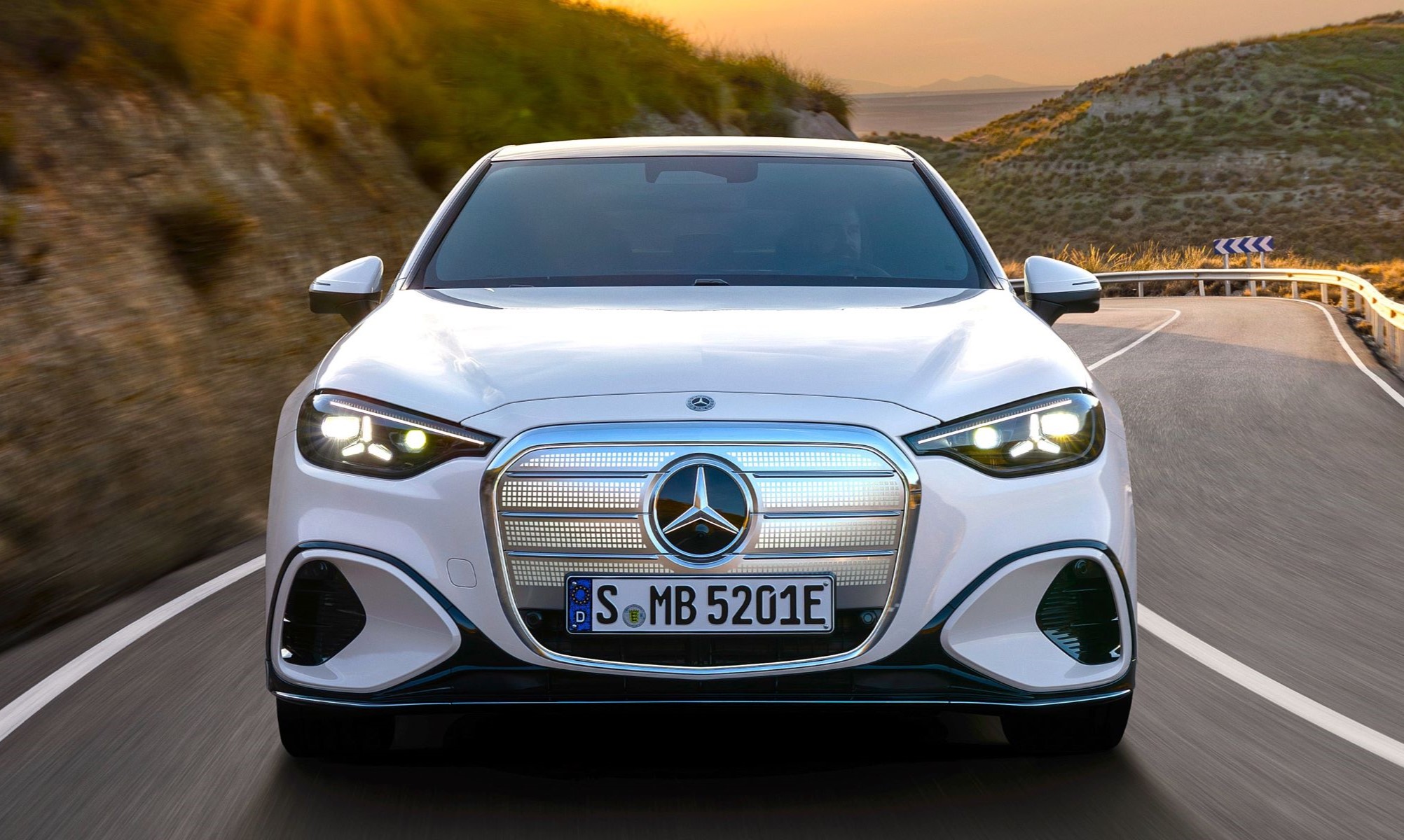 El nuevo Mercedes Clase C eléctrico se pondrá a la venta en España a partir de septiembre: llega con 489 CV de potencia.