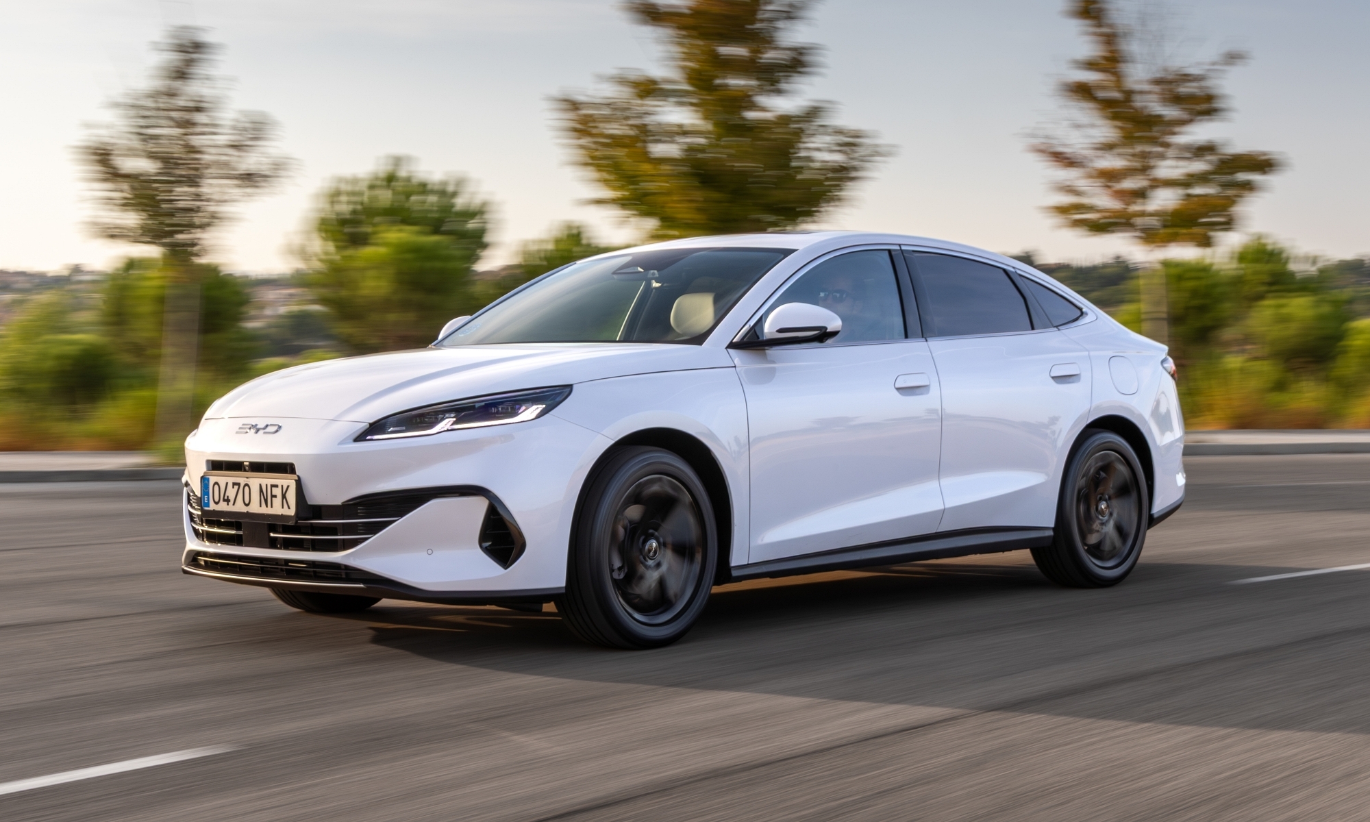 BYD asegura que el Seal 6 híbrido enchufable puede superar los 1.500 km de alcance combinado.