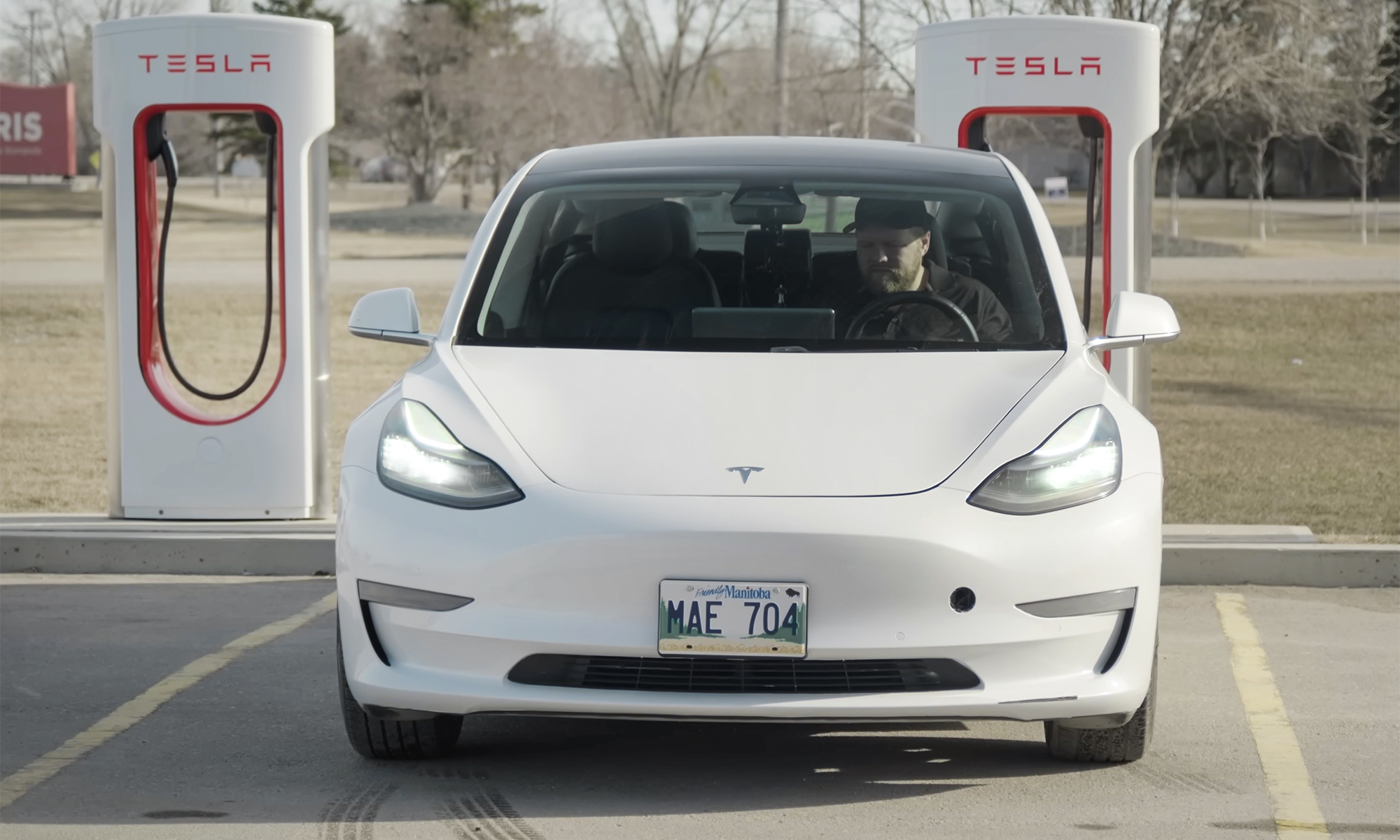 El único 'pero' que presenta este Tesla Model 3 es su pérdida de autonomía eléctrica.