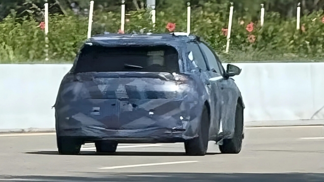 BYD Dolphin G Trasera Foto Espía