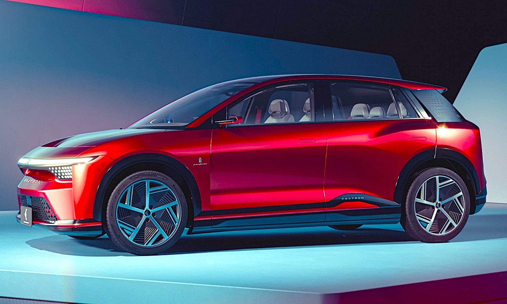 No llegó a entrar en el accionariado de Nissan, pero el fabricante taiwanés Foxconn va a producir sus propios eléctricos en Europa.