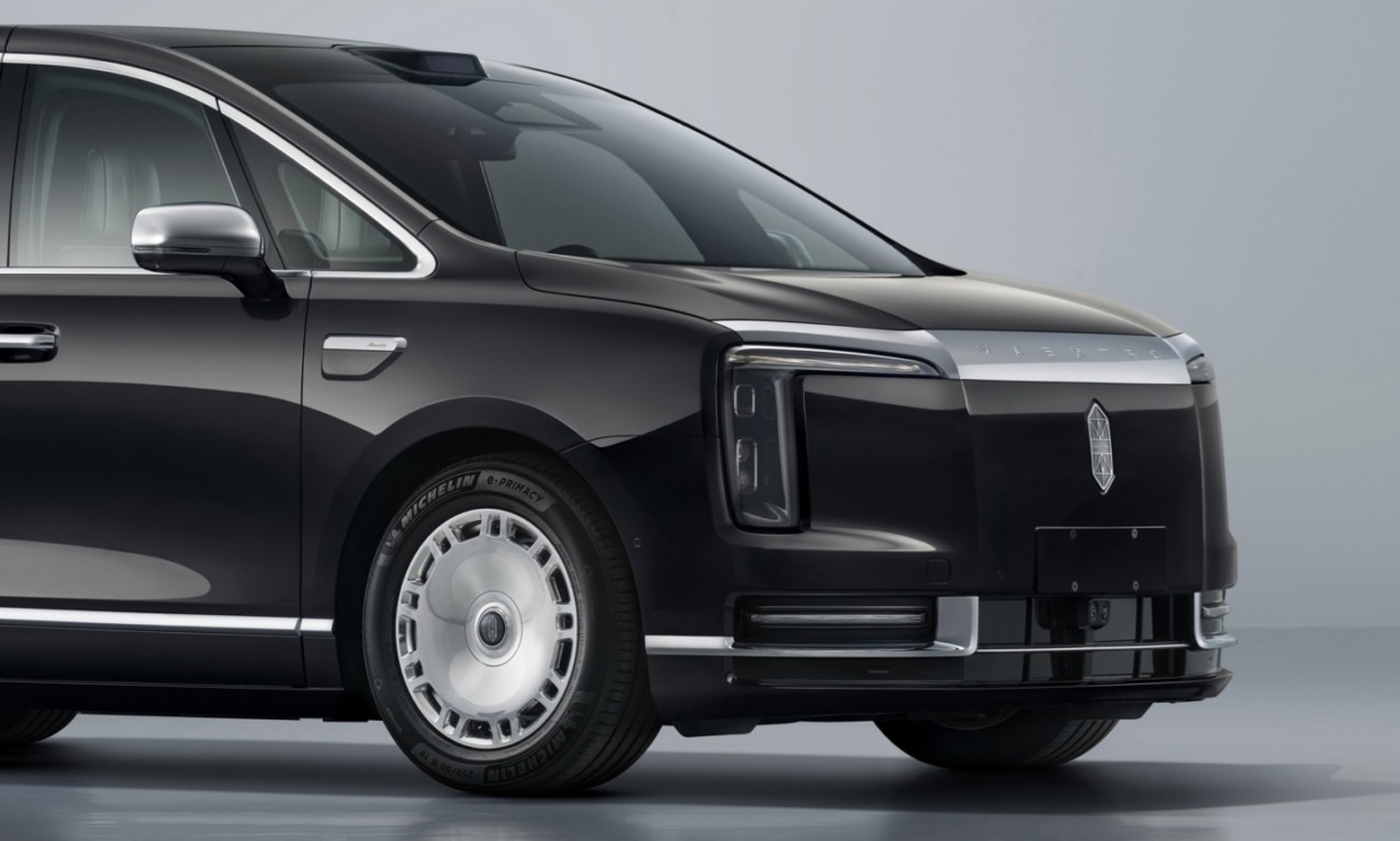 El Maextro V800 es la versión monovolumen/familiar de la berlina Maextro S800.