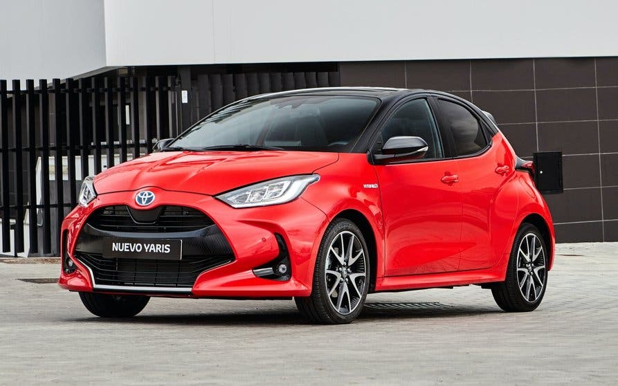  Toyota oferta el Yaris híbrido por 150 euros al mes. 