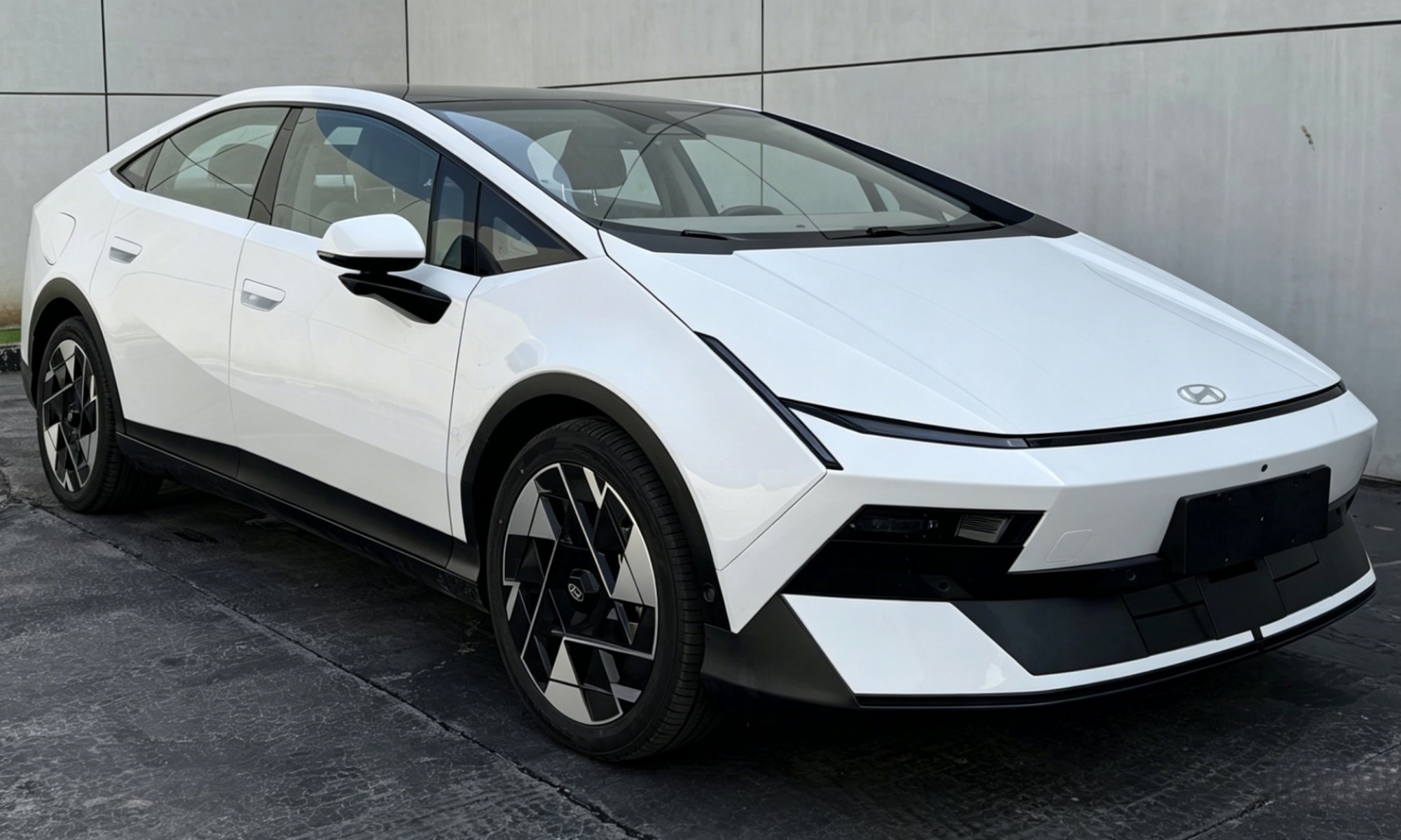 El nuevo Ioniq V recuerda mucho al Honda Saloon Concept presentado hace más de un año.