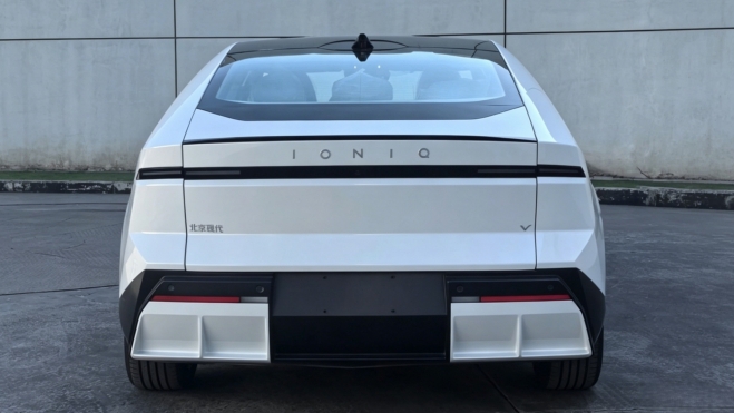 Hyundai Ioniq V Trasera