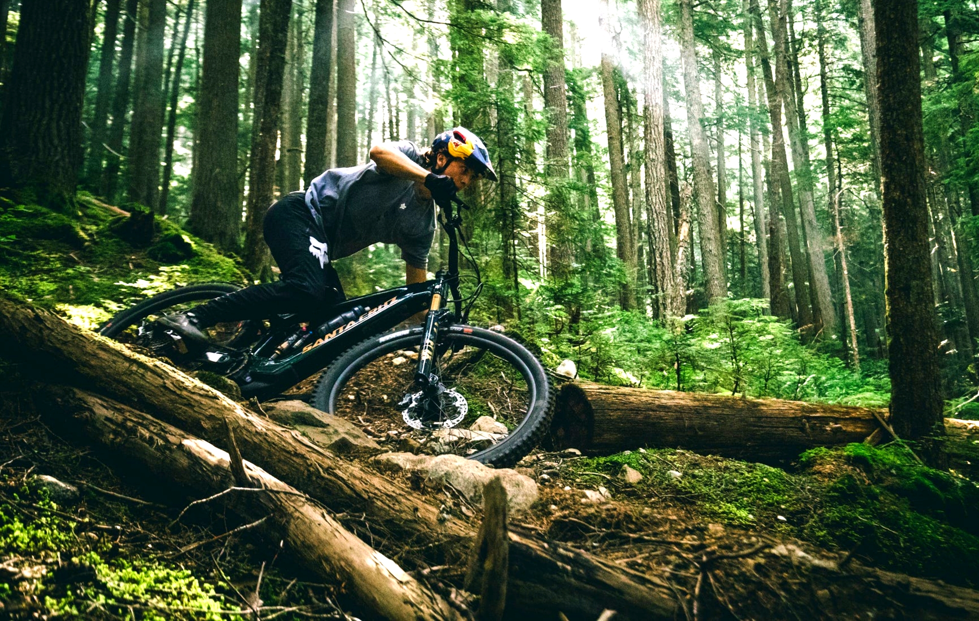 Esta bicicleta eléctrica allmountain se actualiza con una versión más ligera (Foto: Santa Cruz).