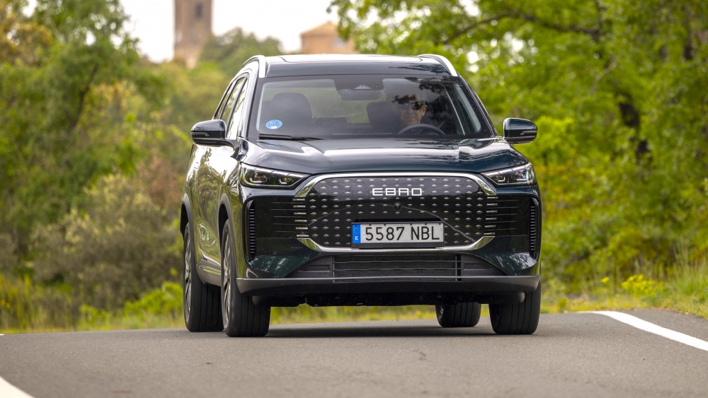 EBRO s800 Fabricado en España y con 1.100 km este SUV híbrido sorprende fuera de nuestras fronteras (7)