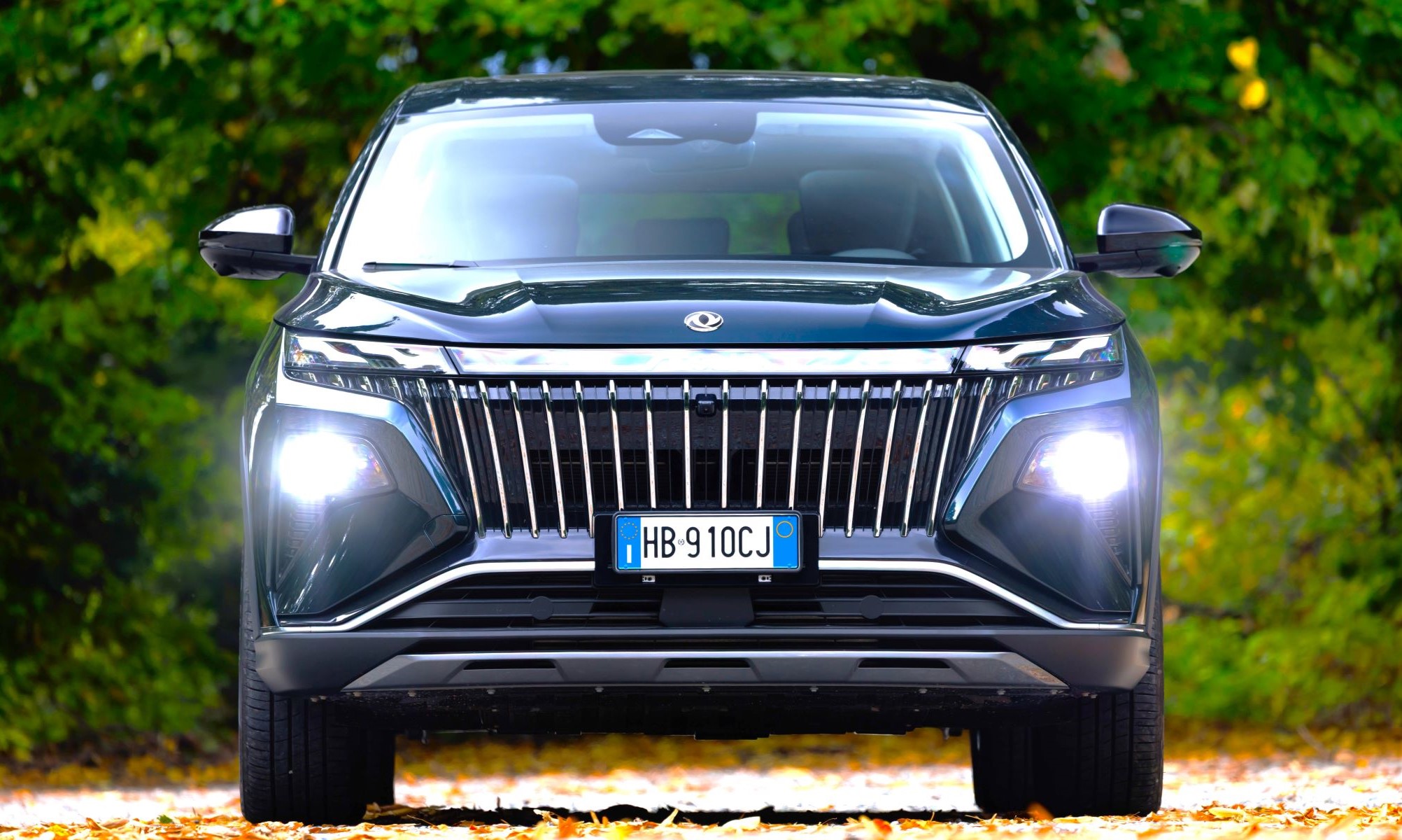 Dongfeng ya vende en Europa SUV como el Huge, de 4,72 metros pero con motor híbrido. ¿Será uno de los dos que llegan a España?