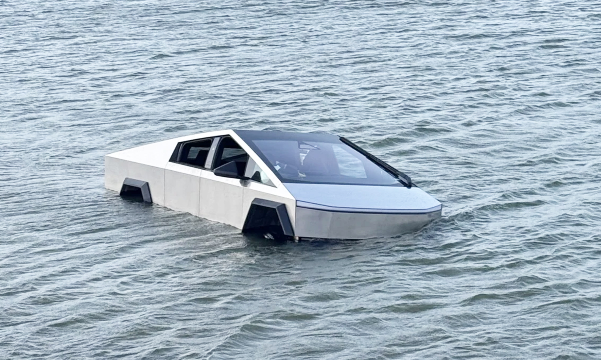 tesla cybetruck propietario arrestado modo vadeo lago