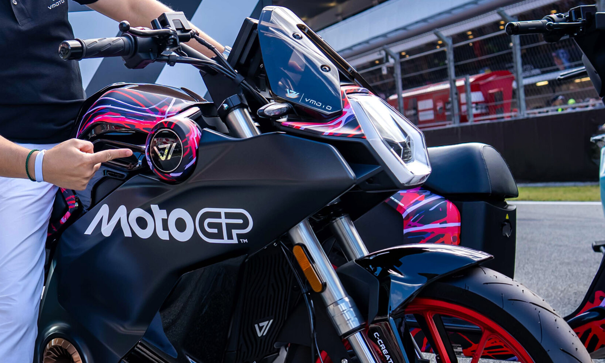 vmoto scooters motos edicion especial motogp 2