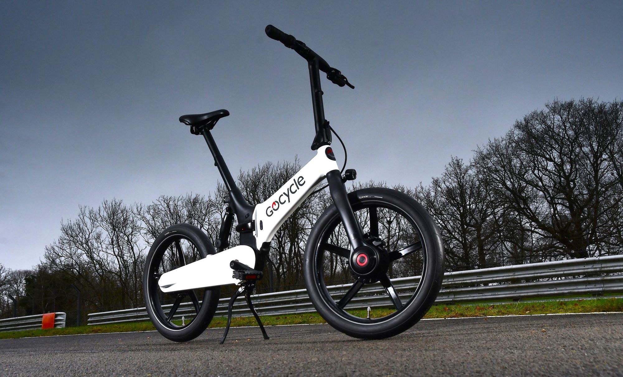 Fibra de carbono, aluminio y magnesio se dan cita en esta bicicleta eléctrica (Foto: GoCycle).