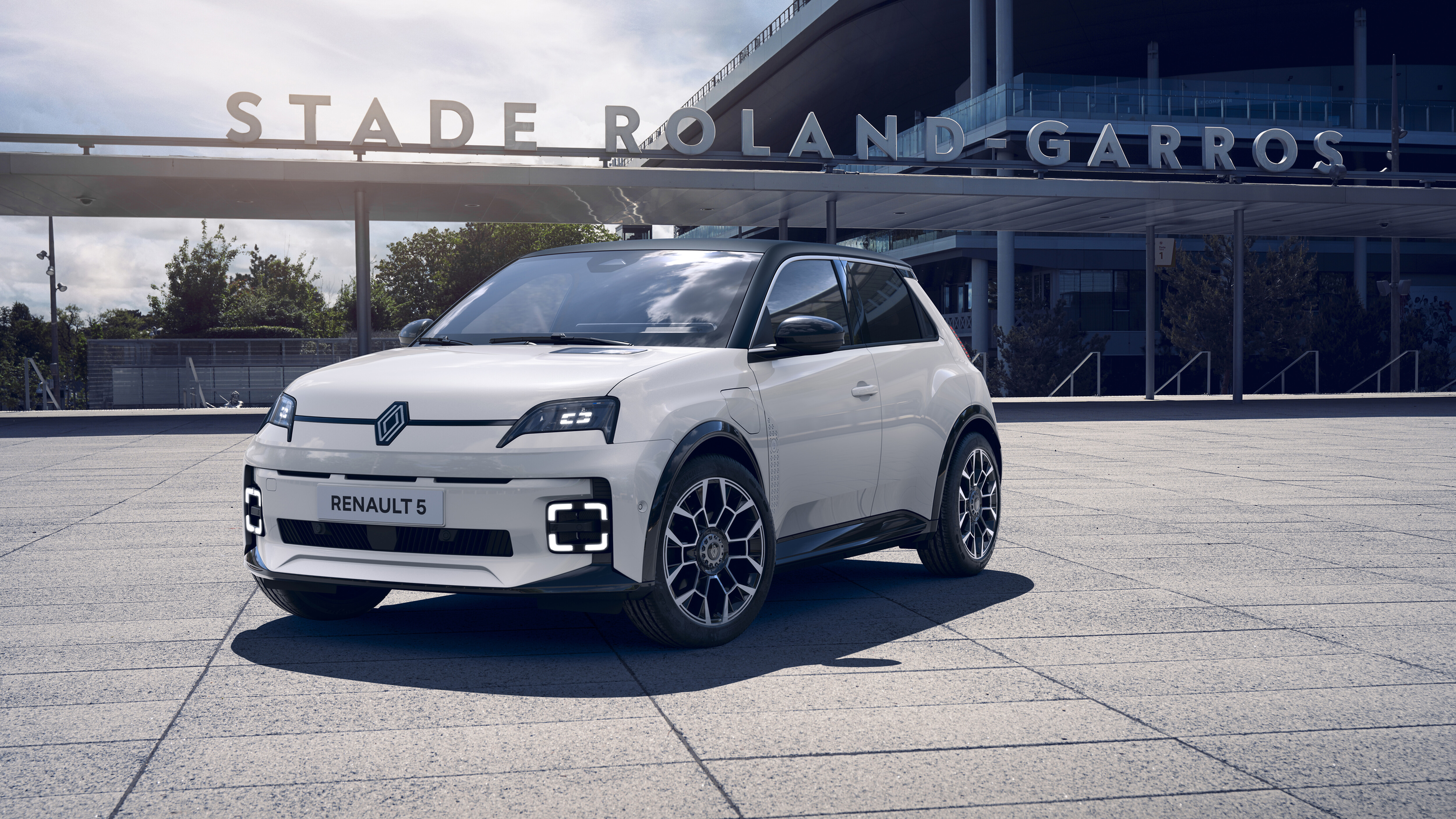 Renault 5 E Tech electric Roland Garros