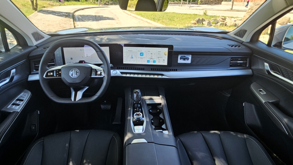 MG MGS) 2.093 L de maletero, 1.026 km y 7 plazas precio risa nuevo SUV híbrido MG golpe mesa (8)