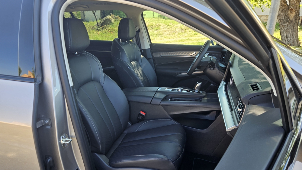 MG MGS) 2.093 L de maletero, 1.026 km y 7 plazas precio risa nuevo SUV híbrido MG golpe mesa (13)