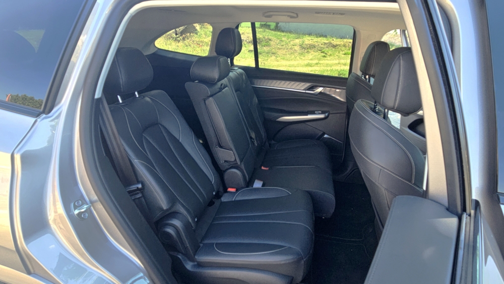 MG MGS) 2.093 L de maletero, 1.026 km y 7 plazas precio risa nuevo SUV híbrido MG golpe mesa (9)