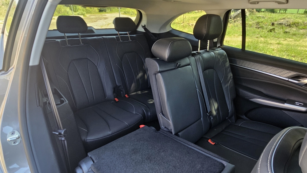 MG MGS) 2.093 L de maletero, 1.026 km y 7 plazas precio risa nuevo SUV híbrido MG golpe mesa (10)