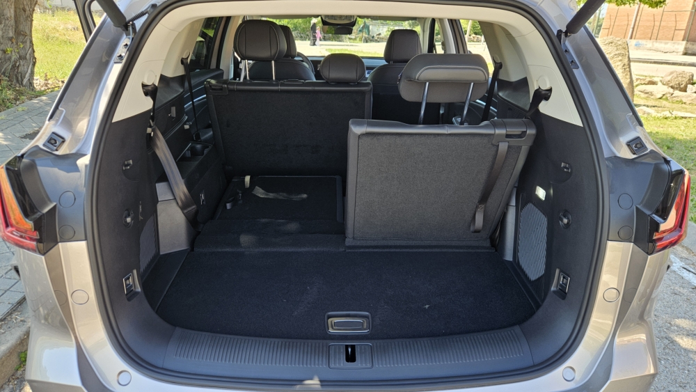 MG MGS) 2.093 L de maletero, 1.026 km y 7 plazas precio risa nuevo SUV híbrido MG golpe mesa (11)