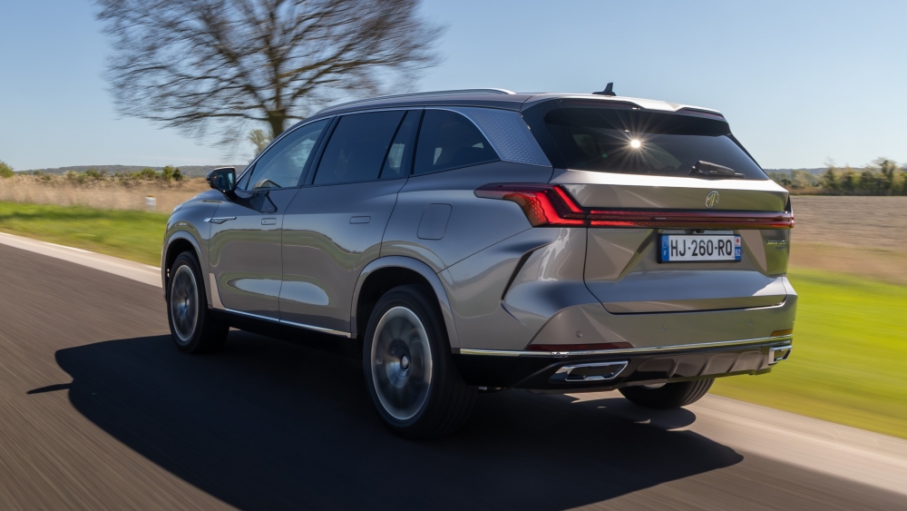 MG MGS) 2.093 L de maletero, 1.026 km y 7 plazas precio risa nuevo SUV híbrido MG golpe mesa (3)