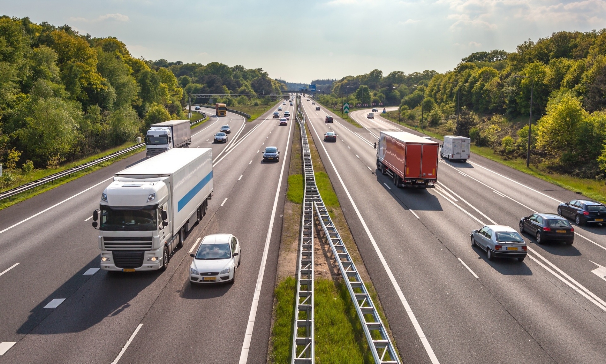 Cada vez son más los camiones eléctricos que circulan por las carreteras de Europa.