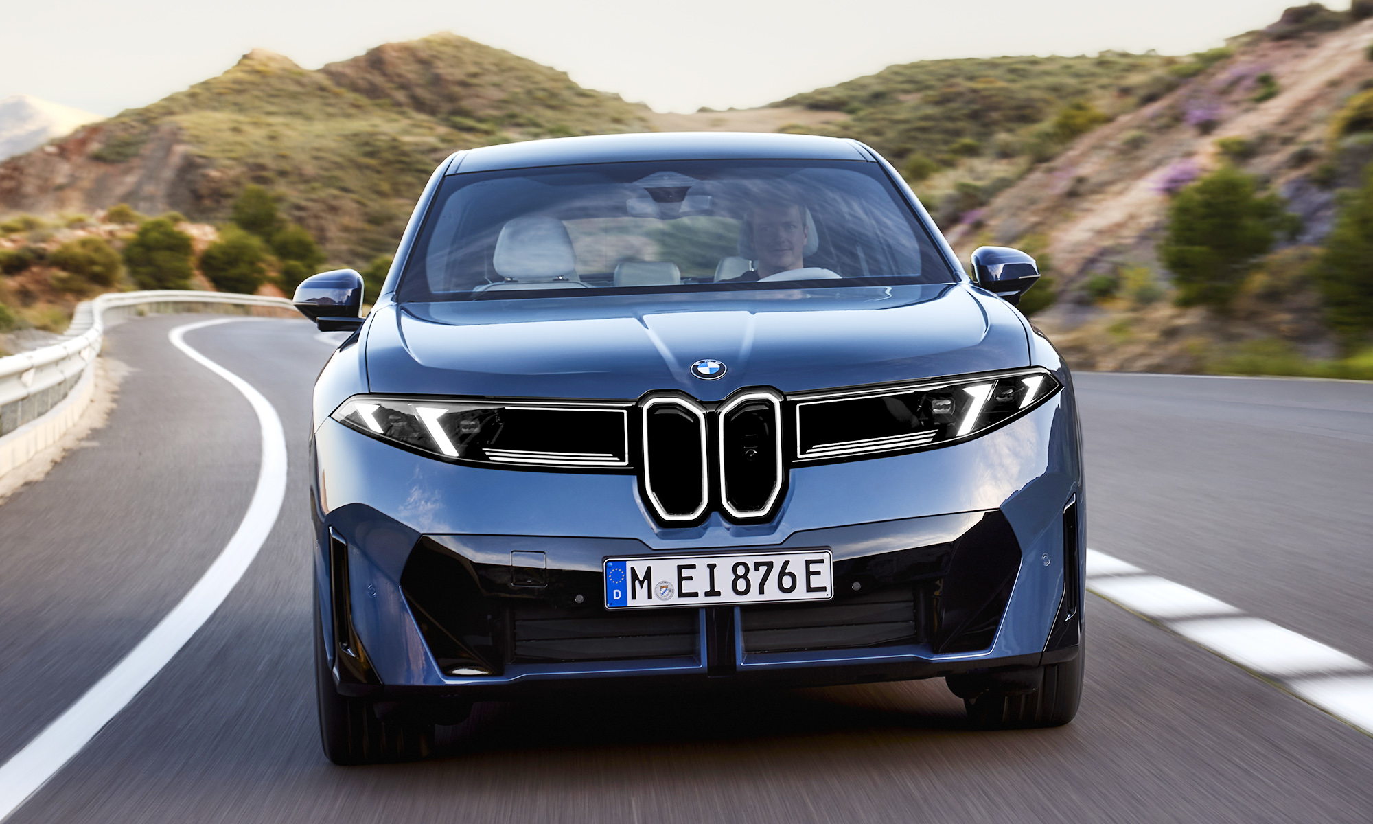 El BMW iX3 añade un nuevo peldaño mecánico a su gama.