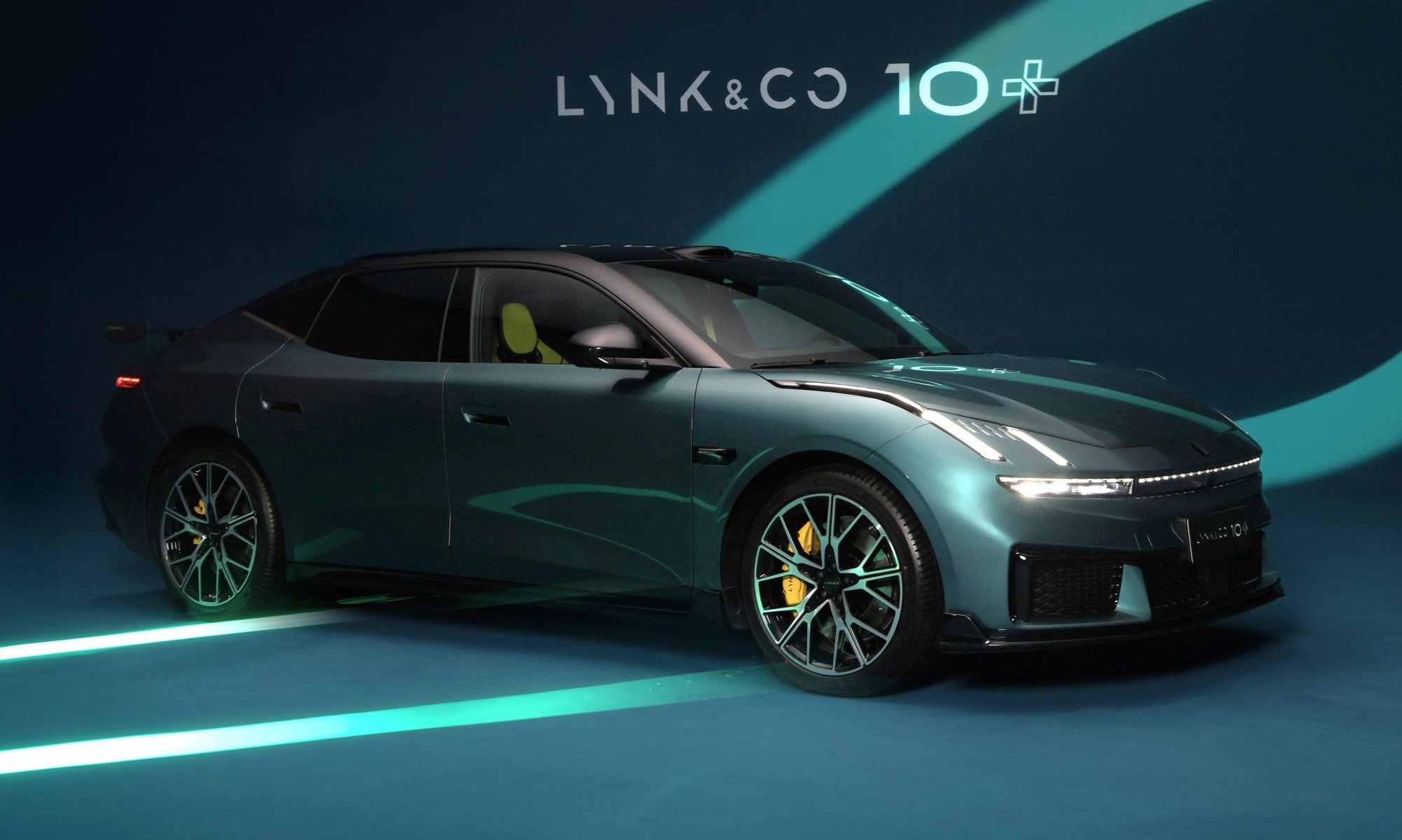 Por apenas el precio de un compacto en España, Lynk & Co ofrece en China una berlina de 816 km de autonomía que da dolor de cabeza a BYD.