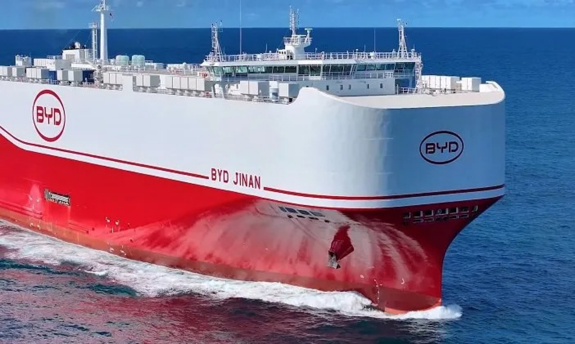 El BYD Jinan ha salido del puerto de Nantong con destino a España e Italia.