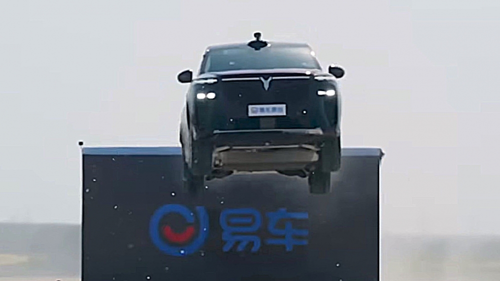 voyah taishan X8 Aterriza con 23.000 kg de fuerza el brutal salto de este SUV chino 2.790 kgCómo afectó a su batería (1) voyah taishan X8 Aterriza con 23.000 kg de fuerza el brutal salto de este SUV chino 2.790 kgCómo afectó a su batería (1)