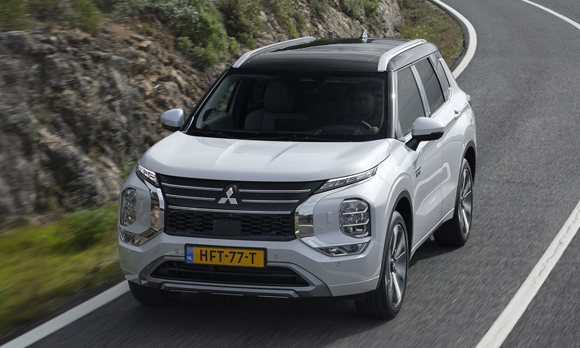 mitsubishi outlander hibrido enchufable phev bajada precio 2