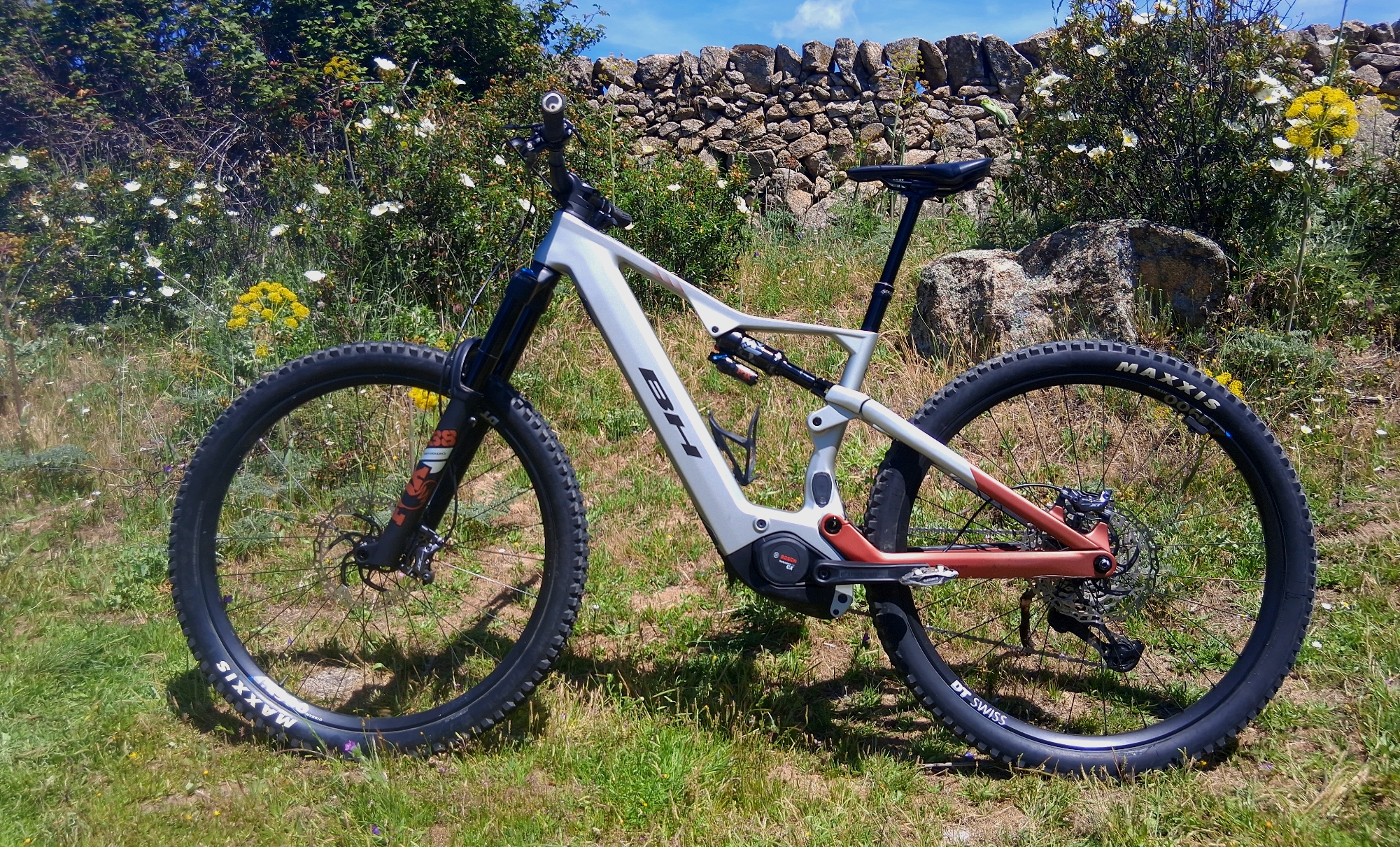 Una imponente eBike de montaña con 120 Nm de par motor (Foto: Híbridos y Eléctricos).
