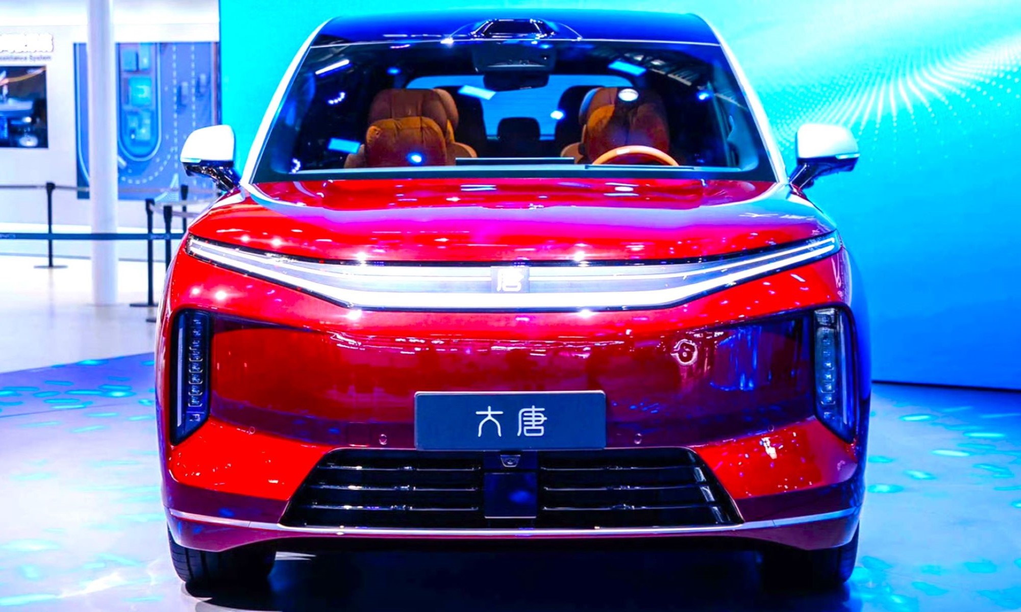 Con más de 100.000 ventas sólo durante el periodo de pedidos, BYD lanzará finalmente este SUV eléctrico que ostenta un récord mundial.