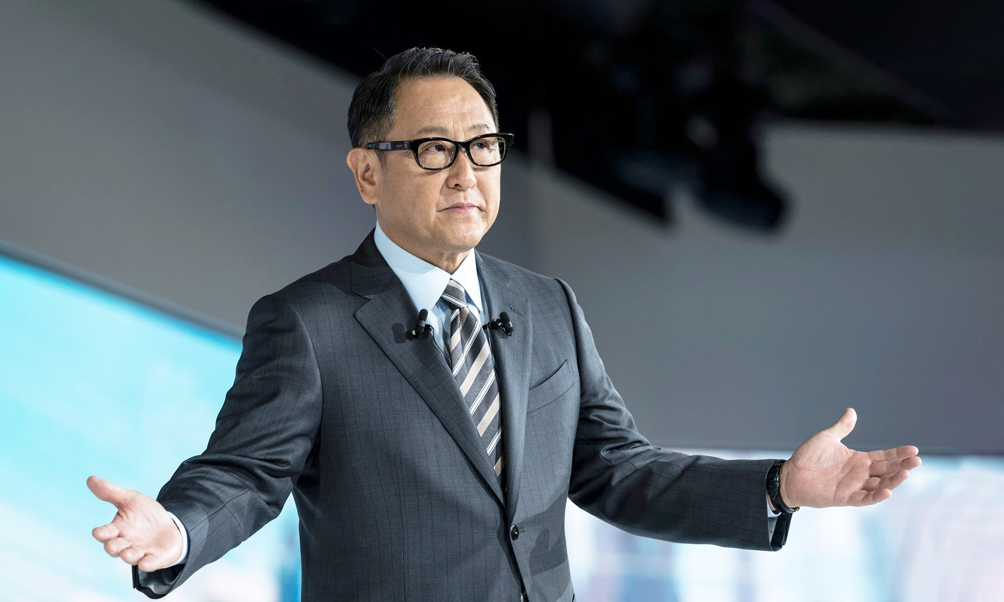 Akio Toyoda se declara como 'el último' gran amante de los coches de gasolina.