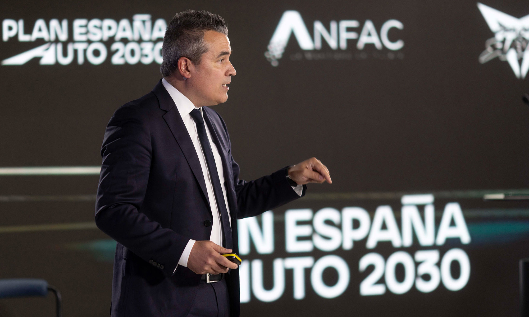 salida marcha josep maria recasens anfac defensa fabricantes automoviles espana