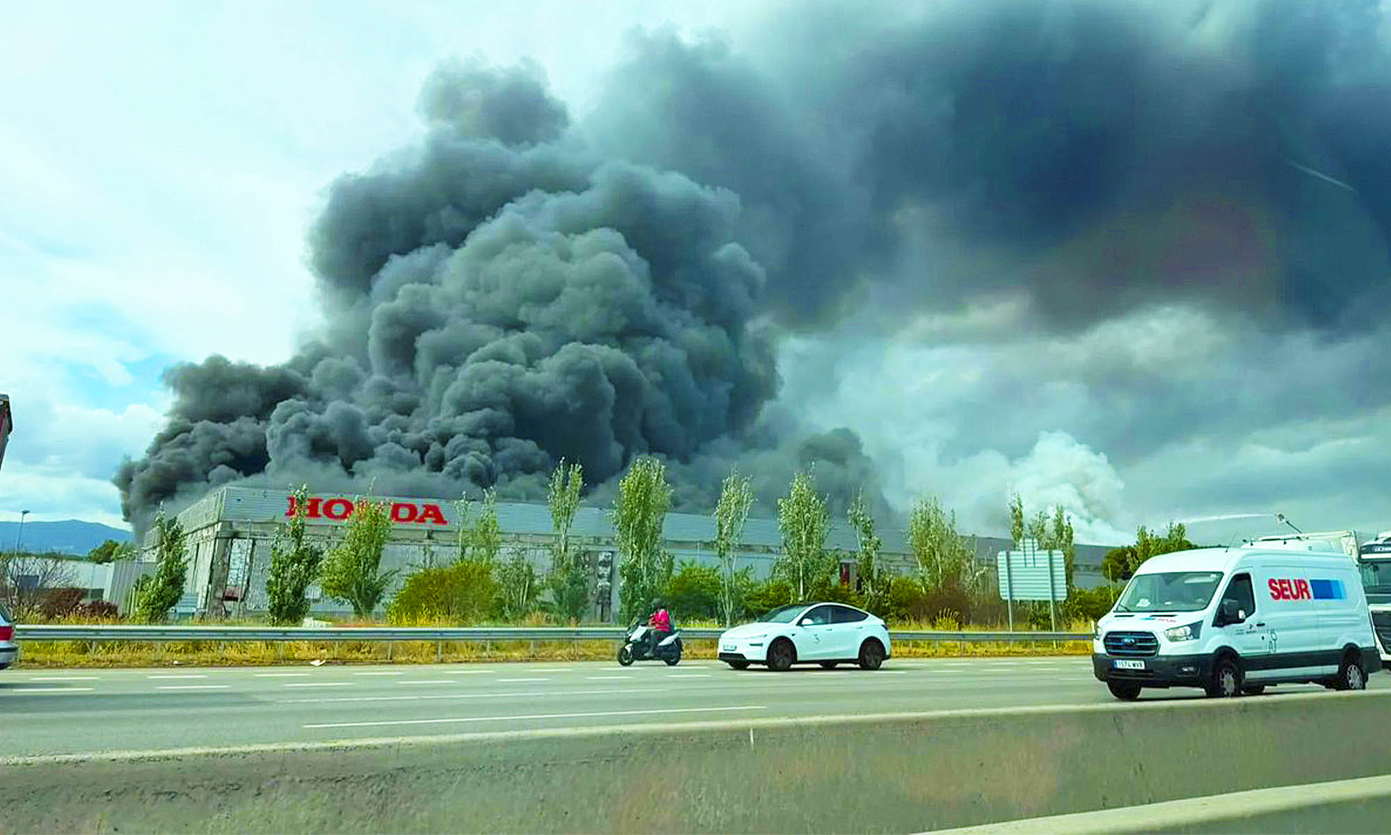 incendio fabrica honda barcelona 1