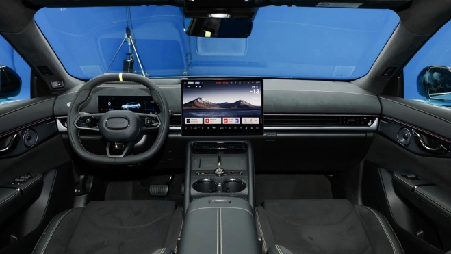 Lynk & Co 07 GT Interior