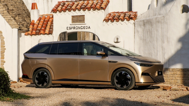 XPeng X9 Delantera