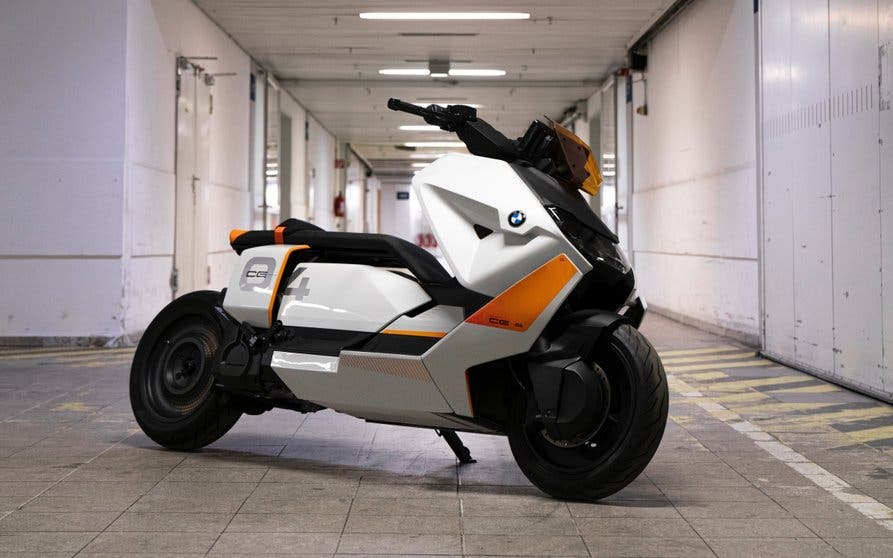  Se filtra la patente sobre el diseño final del BMW CE 04 eléctrico. 