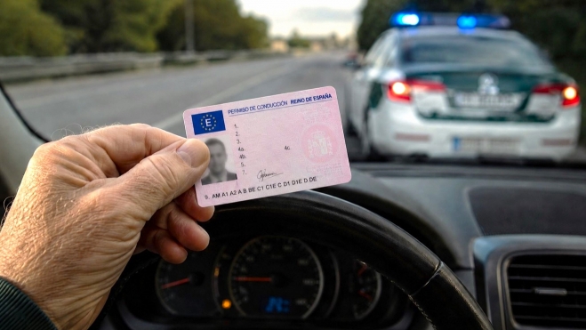 Este año, la DGT ha aprobado un cambio clave a la hora de renovar el carné que afecta a cientos de miles de conductores en España. Este año, la DGT ha aprobado un cambio clave a la hora de renovar el carné que afecta a cientos de miles de conductores en España.