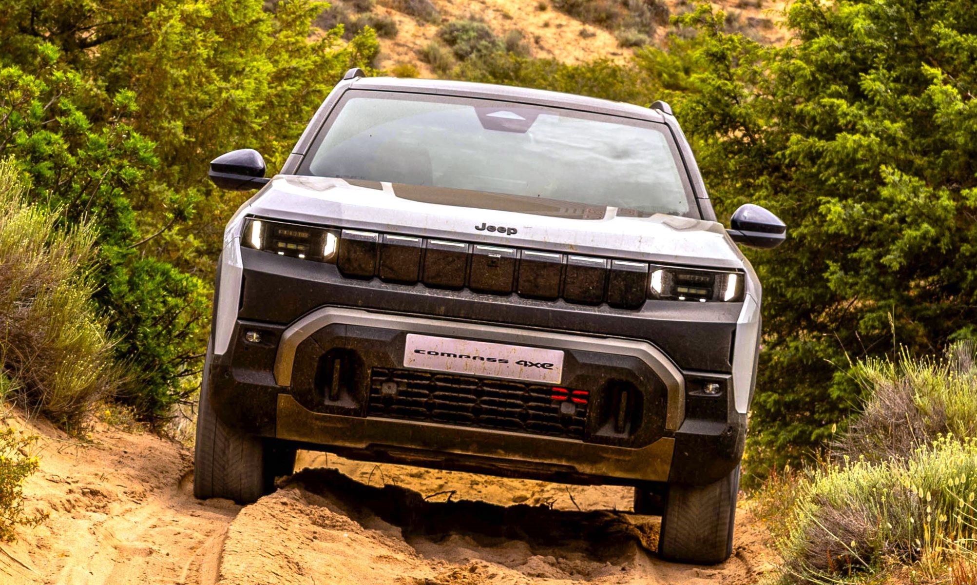 Jeep sigue aumentando la gama de su último SUV: ahora con dos versiones eléctricas, ambas con más de 600 km de autonomía. 