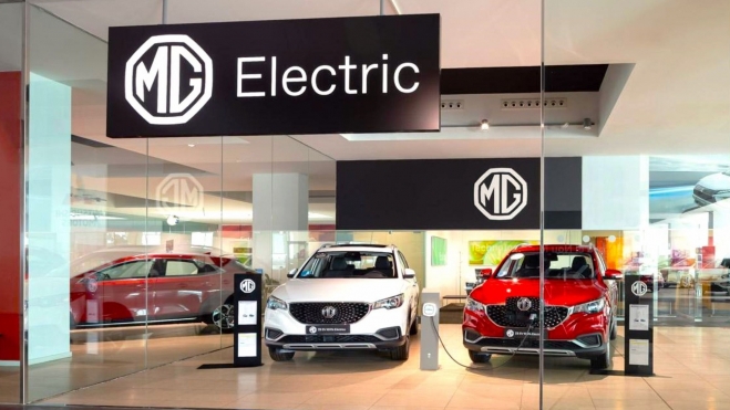 El Plan Auto+, por lo corto de sus fondos, podría dejar a más de 50.000 compradores españoles sin ayudas para la compra de coches eléctricos. El Plan Auto+, por lo corto de sus fondos, podría dejar a más de 50.000 compradores españoles sin ayudas para la compra de coches eléctricos.