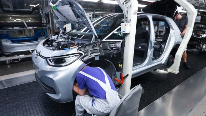 europa exigencia porcentaje plastico coches fabricantes europeos 2