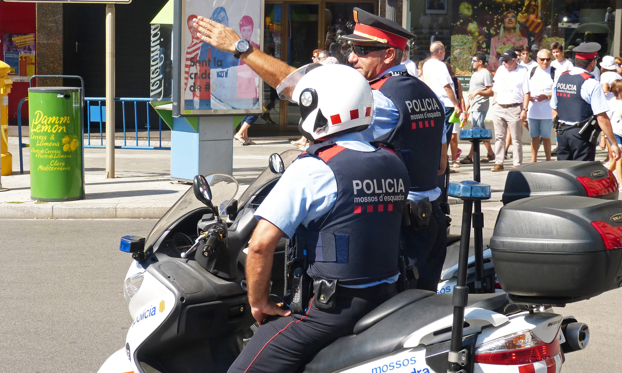 mossos esquadra resto policia europa problemas google maps waze avisos controles 2