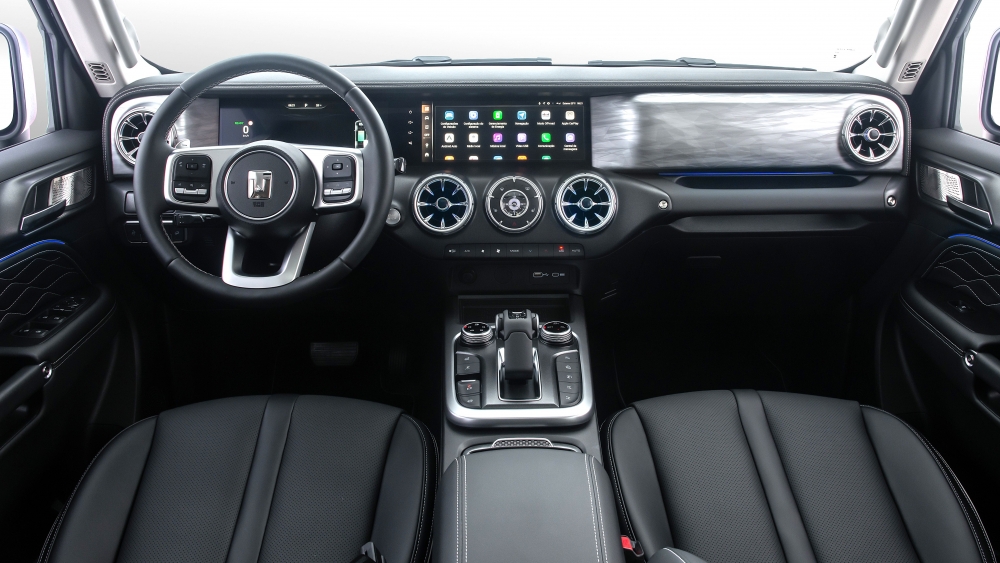 GWM Tank 300 interior 800 km autonomía 1,9 L 100 km brutal 4x4 Toyota RAV 4 España 08