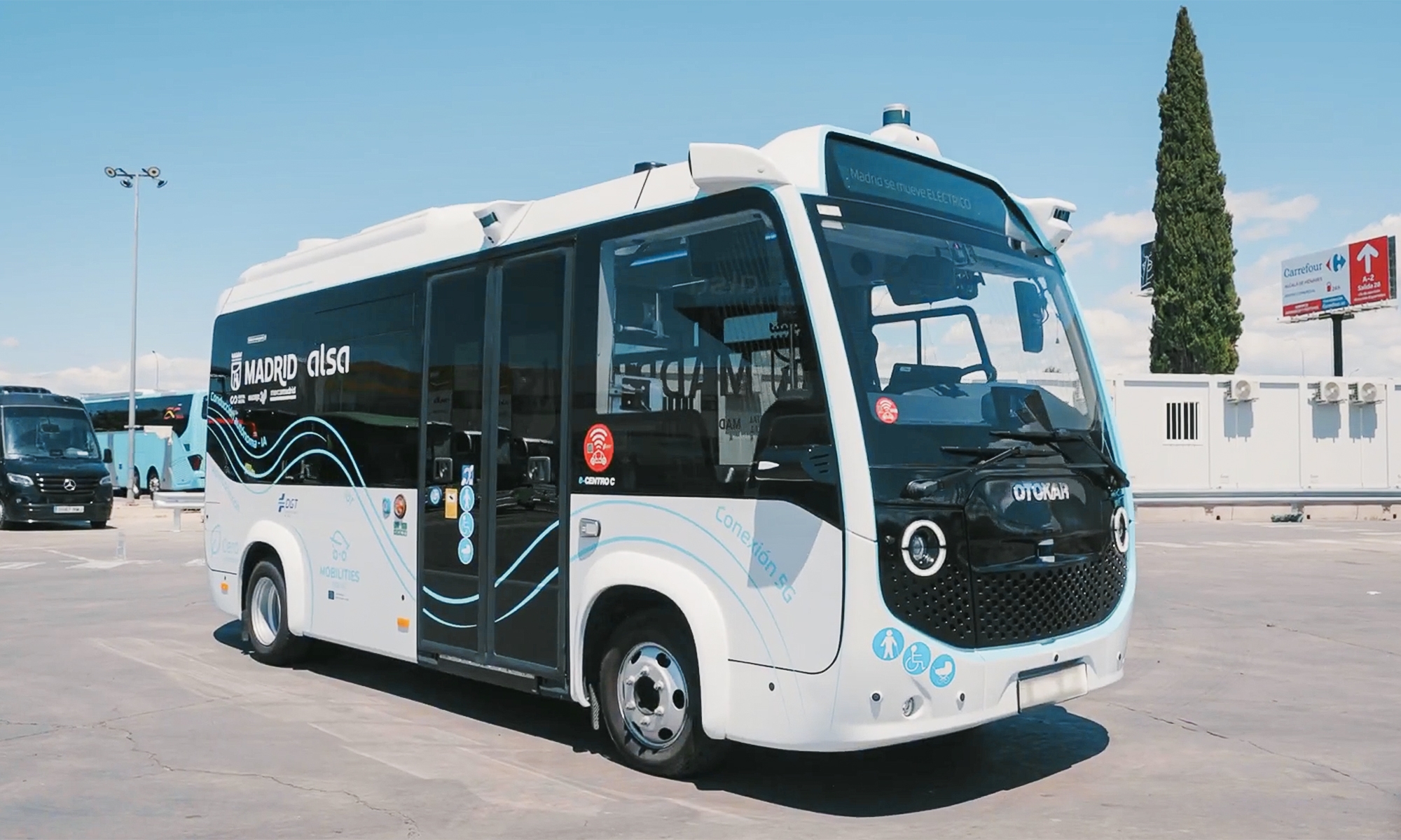 El Ayuntamiento de Madrid estrena autobús autónomo para desplazamientos dentro de Mercamadrid.